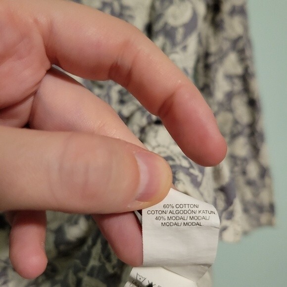 Lucky Brand Gray & Cream Floral Boho Top Size Medium - Picture 5 of 5